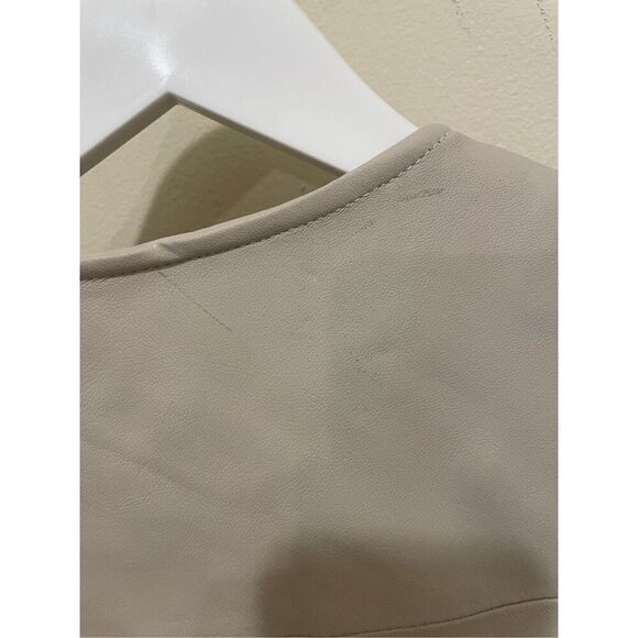 New Pamela McCoy collection quilted leather sleeveless vest size medium - Picture 7 of 11